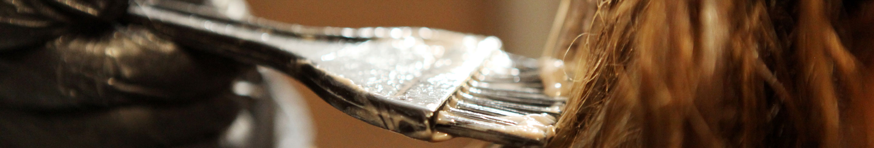 Infotext zum Thema Haare schonend tönen und färben